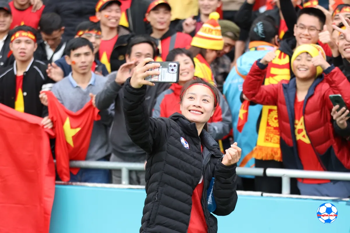 Hoàng Thị Loan chi ân người hâm mộ Việt Nam tại World Cup nữ 2023 