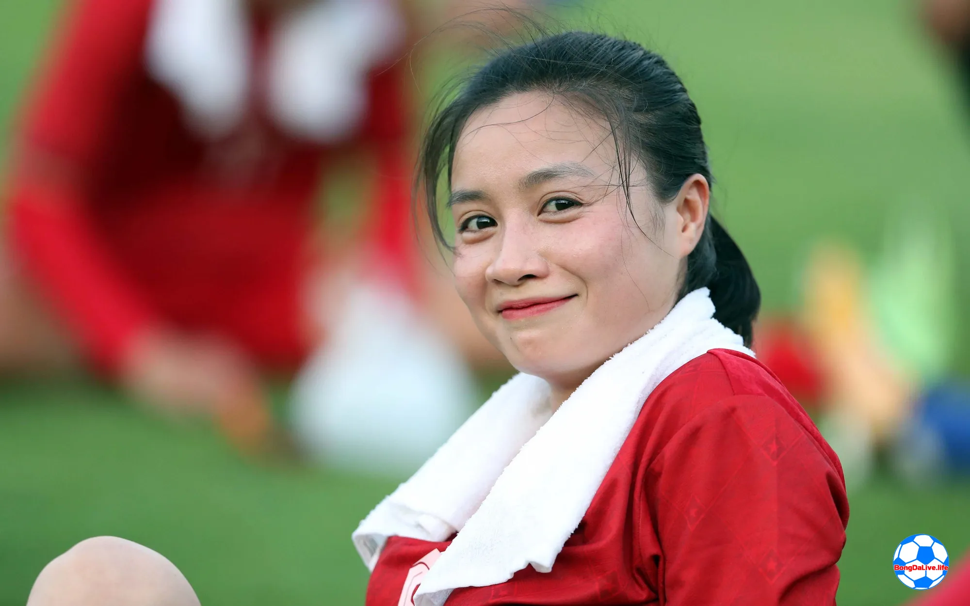 Hoàng Thị Loan ảnh chụp được vẻ mặt đáng yêu của nữ cầu thủ tại sân tập