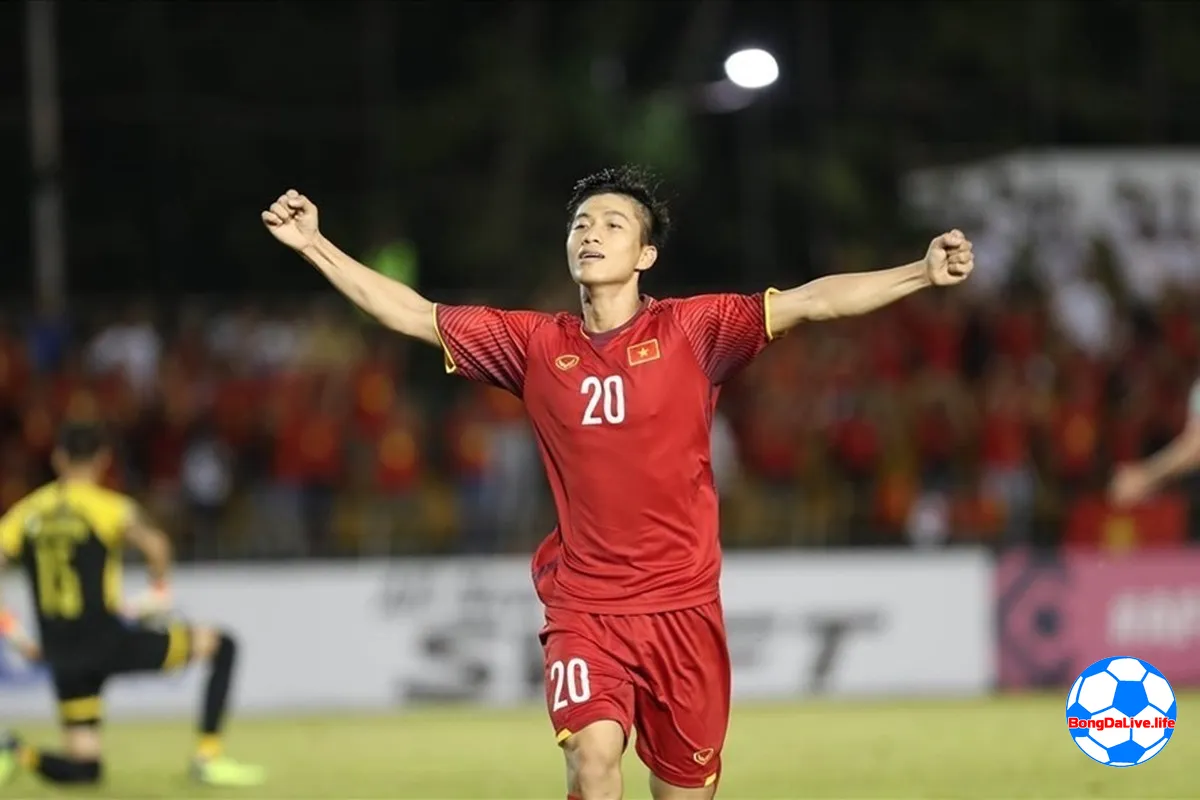 Hình ảnh Phan Văn Đức ăn mừng khi ghi bàn cho đội tuyển Quốc Gia Việt Nam 