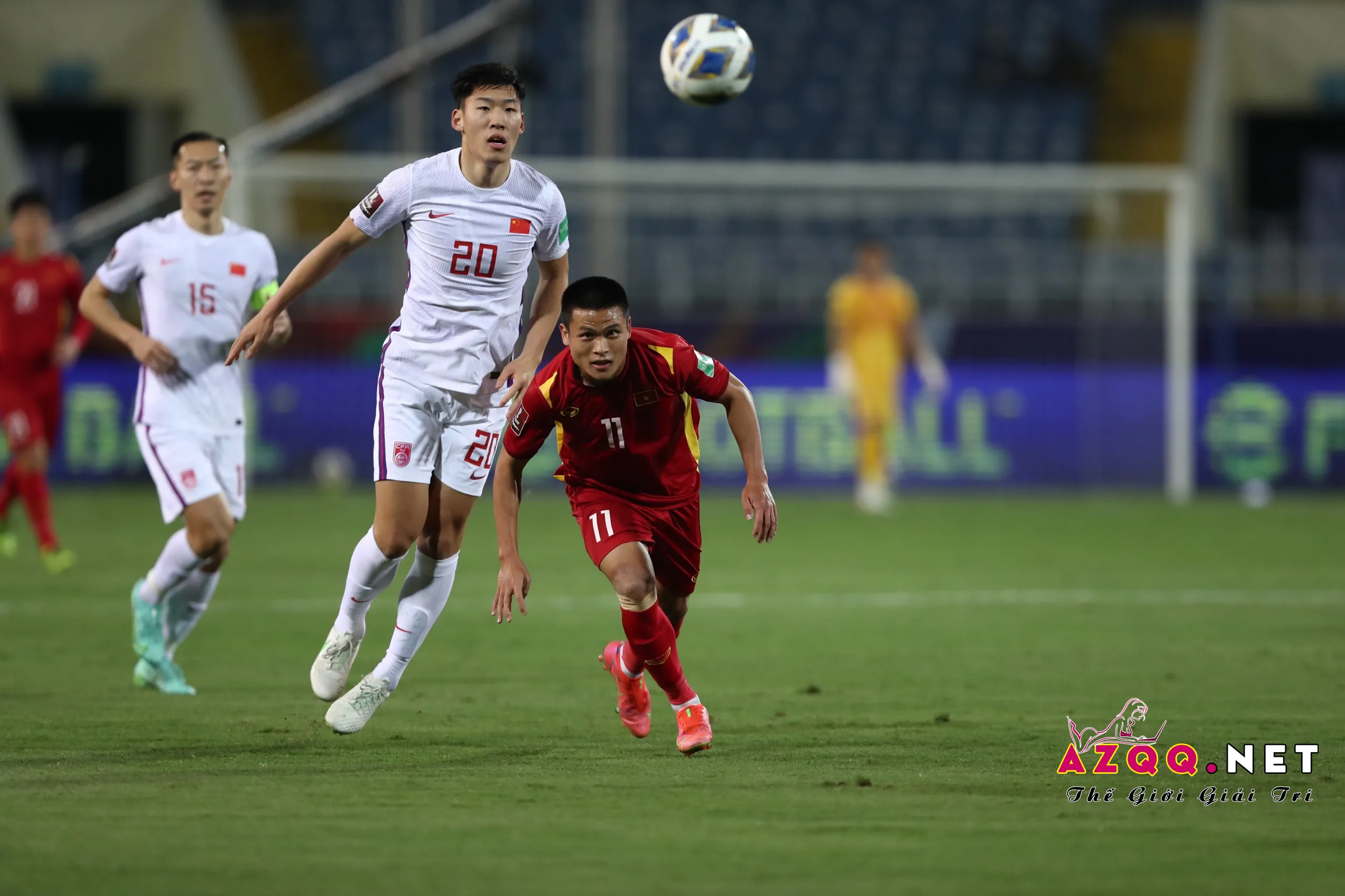 Ảnh Phạm Tuấn Hải thi đấu trên màu áo đội tuyển quốc gia Việt Nam 